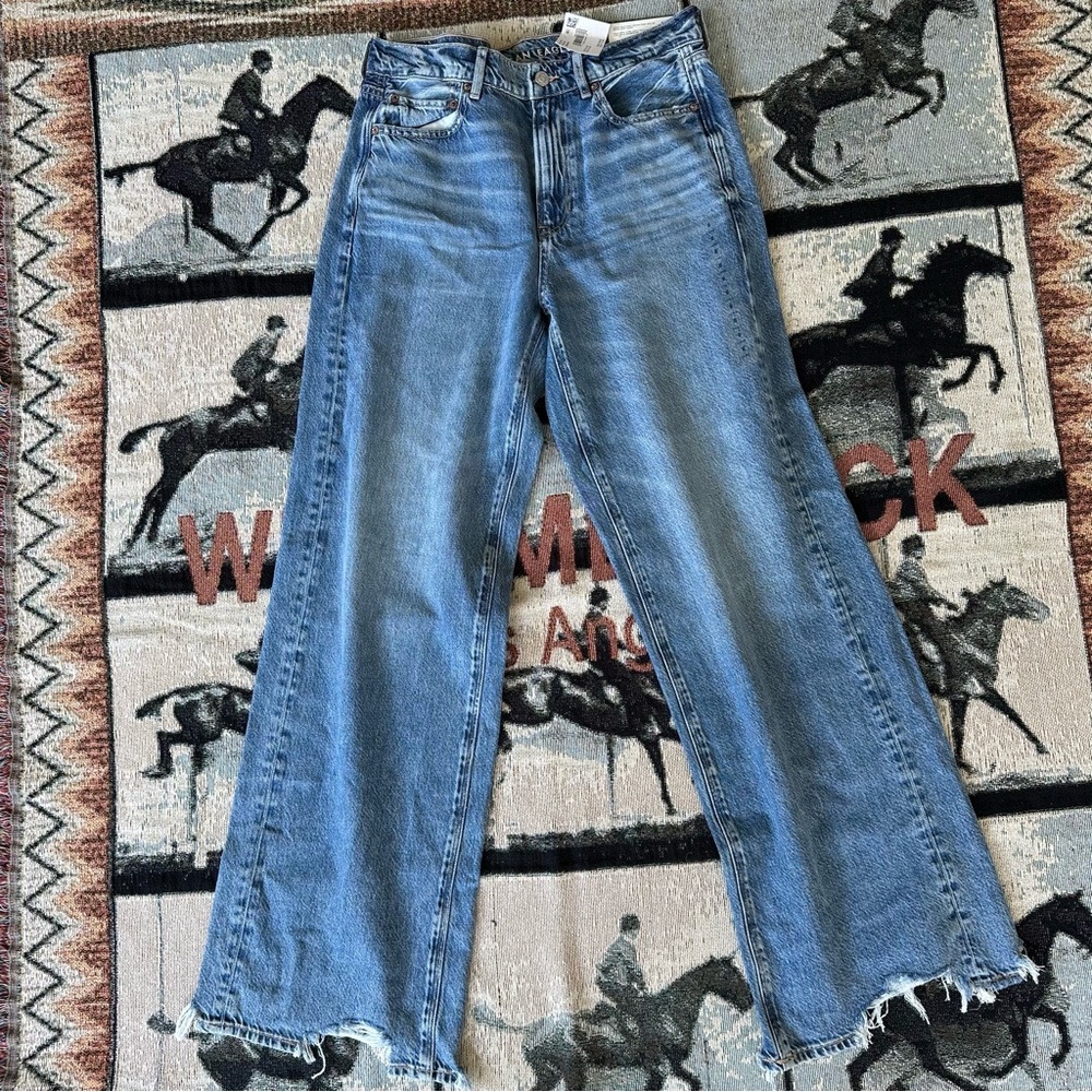 NWT American Eagle Dreamy Drape Super High-Waisted Baggy Wide-Leg Jean